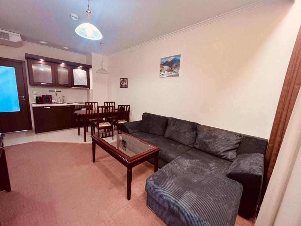 Gondola Luxury Apartment 1 - obývací pokoj s kuchyní